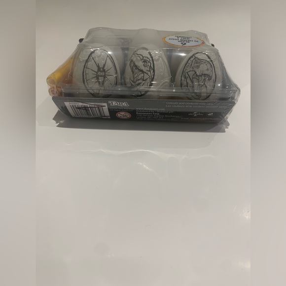 Egg activity.Plastic eggs of Jurassic World!Paint them with markers. - Picture 4 of 6